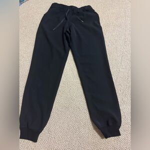 LULULEMON SIZE 4 ON THE FLY JOGGERS